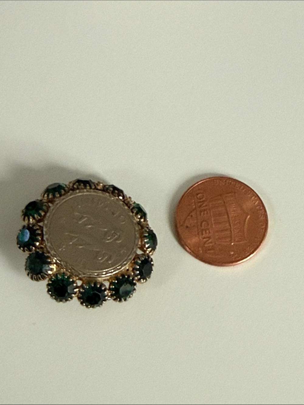 Vintage Gold-Tone Gemini coin Pin Brooch Emerald Green birthstone rhinestones - Picture 6 of 7